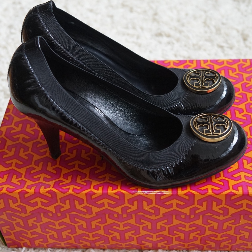 Black Tory Burch pump